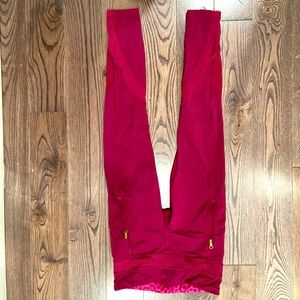 Super fun pink lulu lemon leggings!